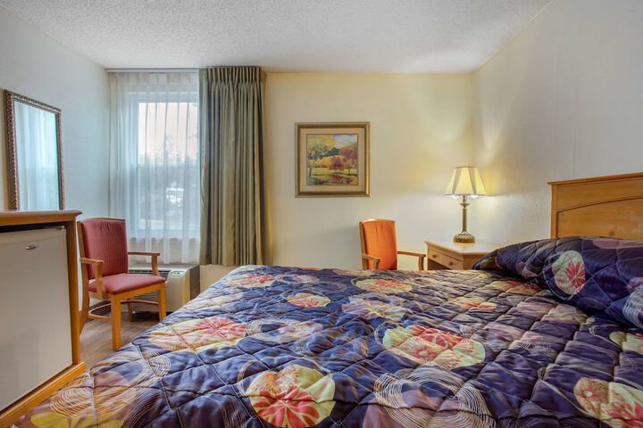 Room 9 of 32