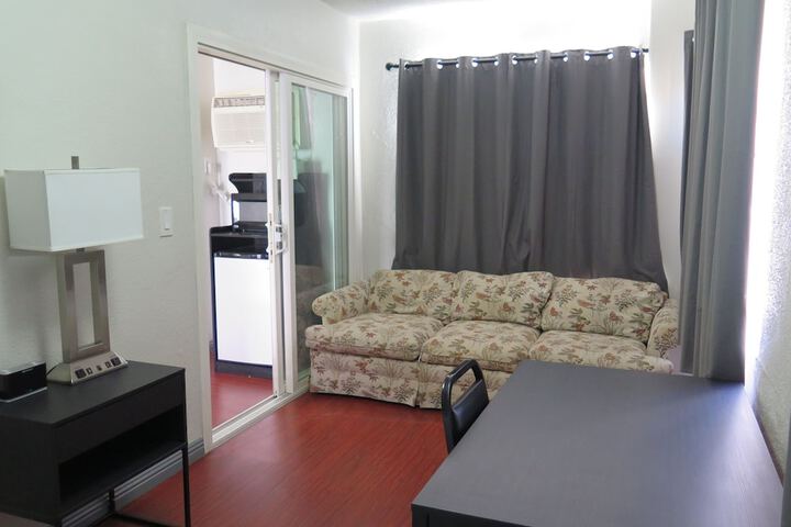 Room 10 of 25