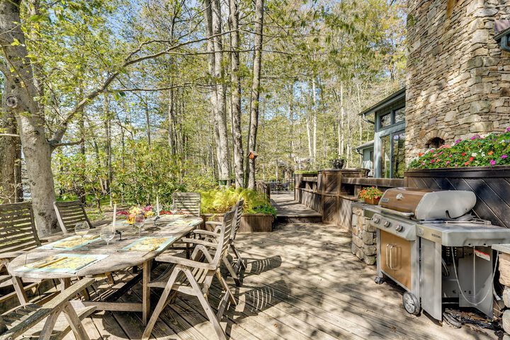 Luxe Poconos Pines Home w / Beach + Amenities!
