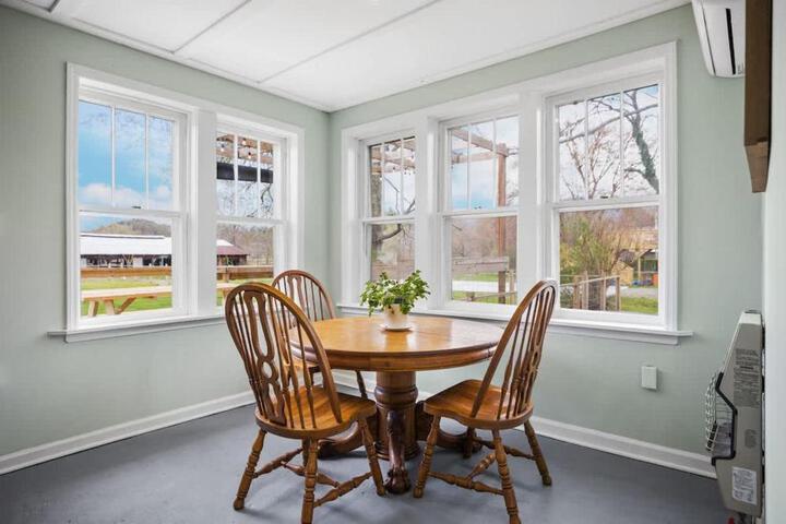 Charming 4 bedroom farmhouse with large backyard for entertaining