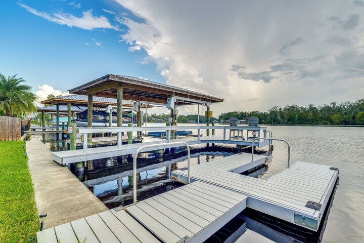 Private Dock & Water Views! Homosassa Retreat