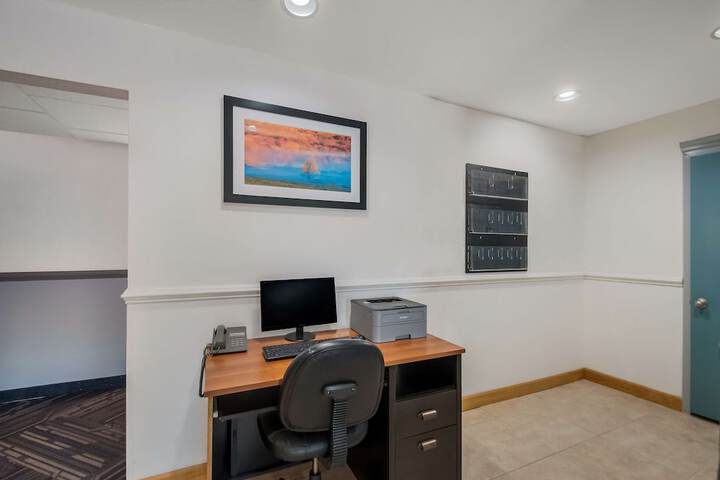 Business Center 37 of 37
