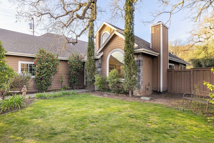 Valley of the Moon by Avantstay Tranquil Escape Large Yard w / Hot Tub & Fire Pit