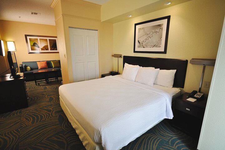 Room 13 of 20