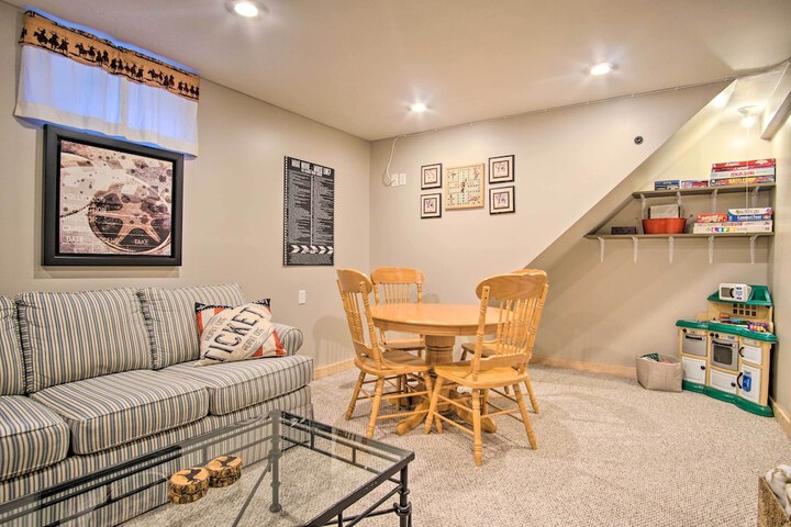 Rustic Rothbury Cabin w / Resort Amenity Access!