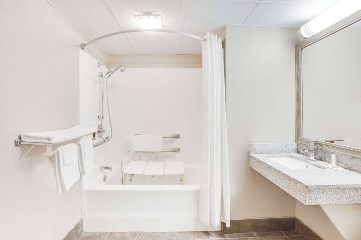 Room 7 of 20