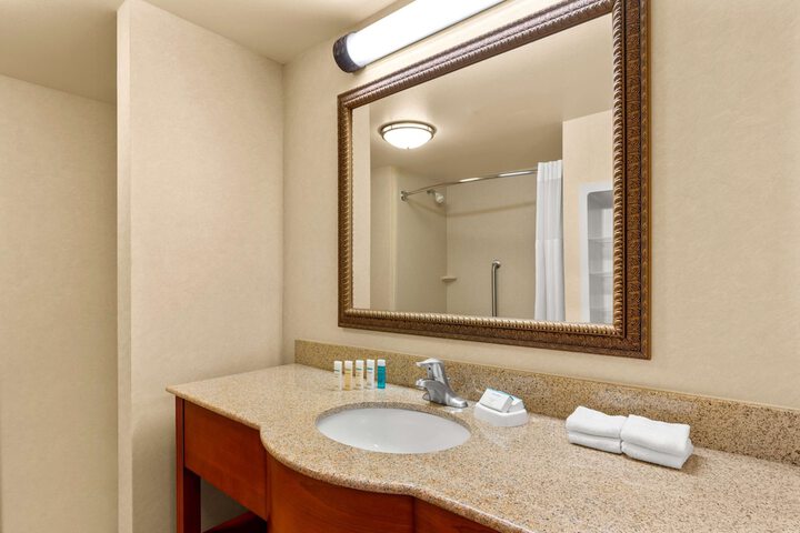 Room 16 of 32
