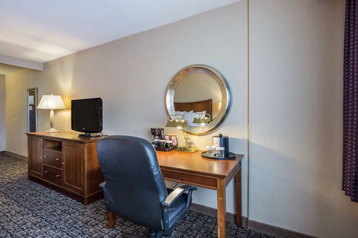 Room 10 of 28