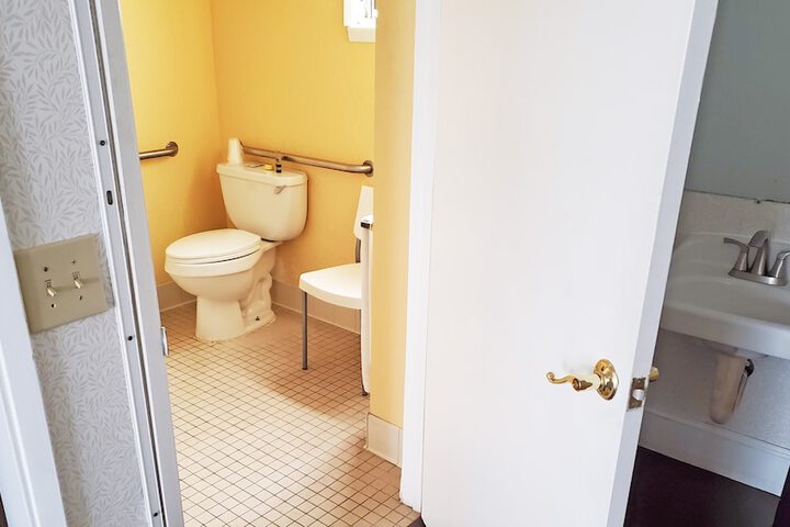 Room 16 of 48