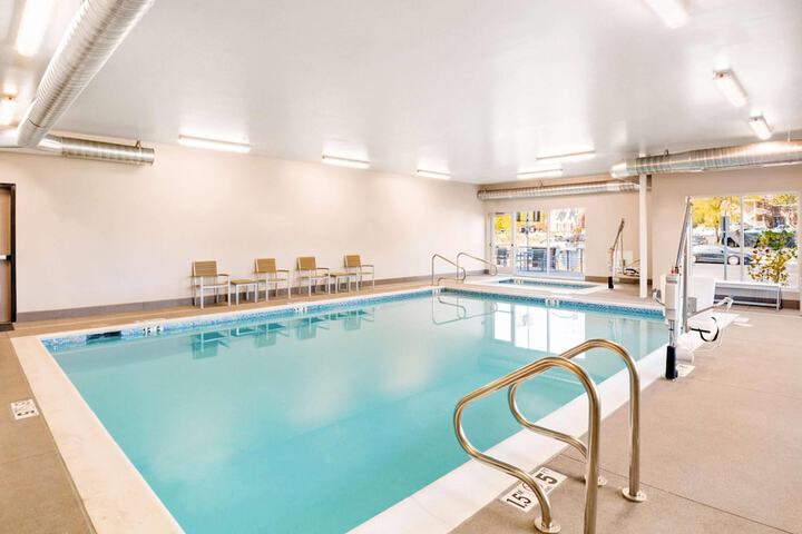 Country Inn & Suites by Radisson Flagstaff Downtown, AZ
