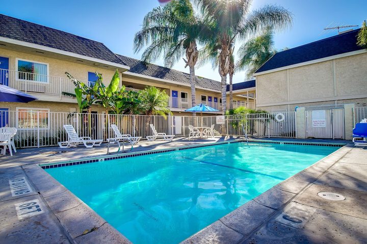 Pool 10 of 30