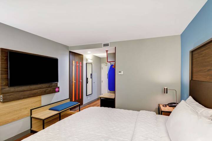 Room 11 of 48