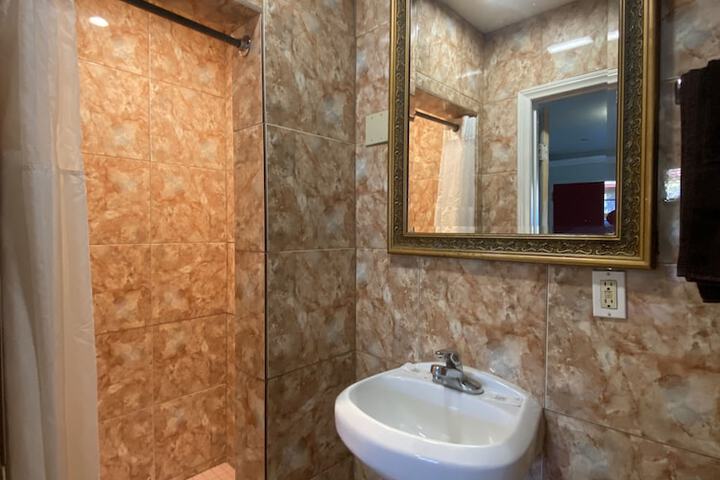 Room 6 of 15