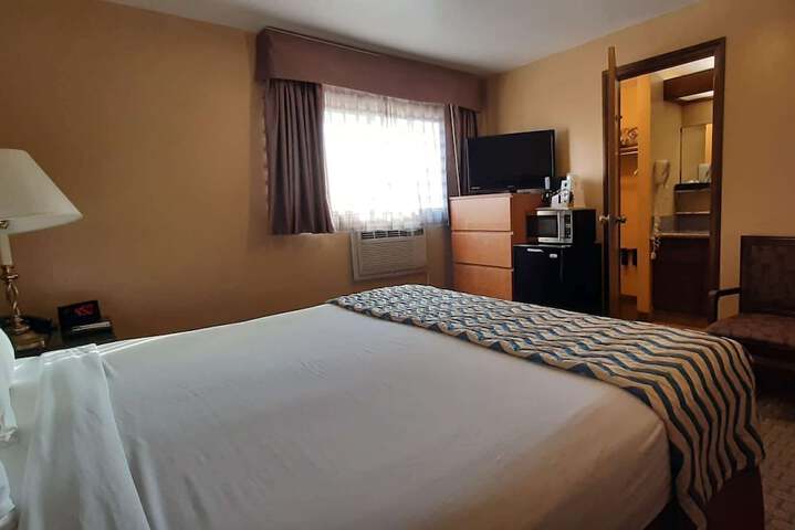 Room 10 of 28