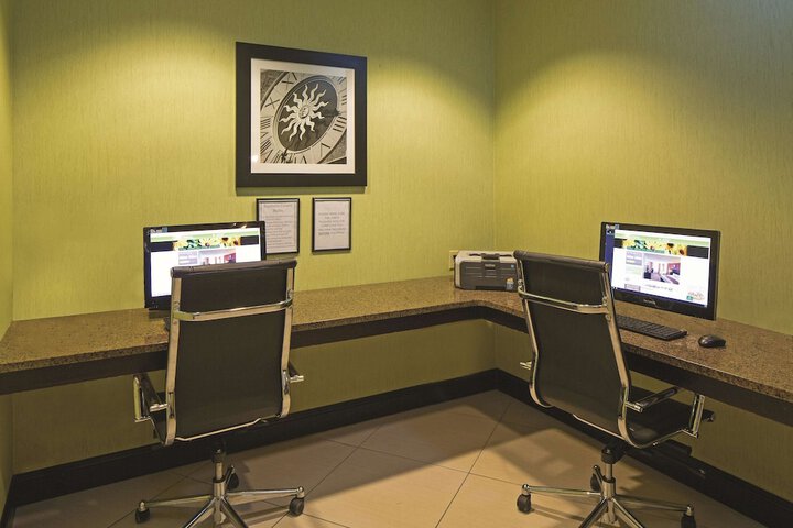 Business Center 44 of 45