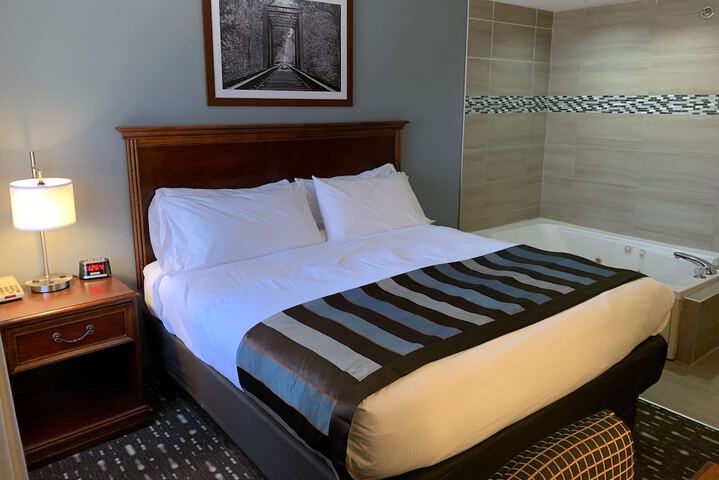 Room 10 of 38