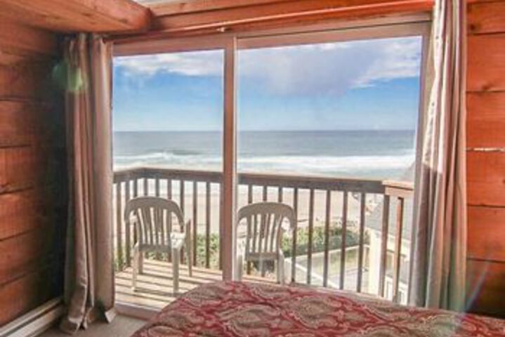 A Beachfront Fantasea 3 Br home by RedAwning