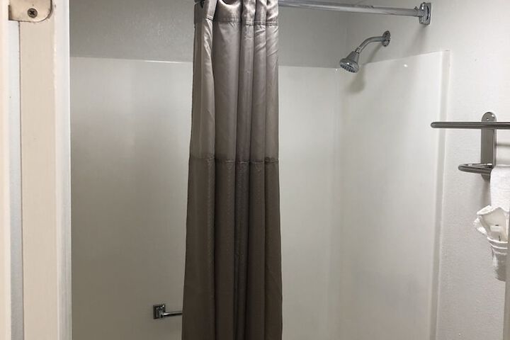 Room 11 of 16