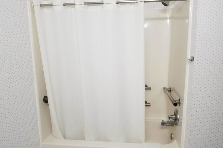 Room 33 of 42