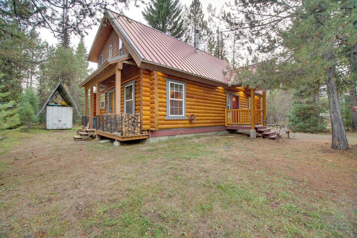 Donnelly Cabin w / Private Deck: Near Lake Cascade!