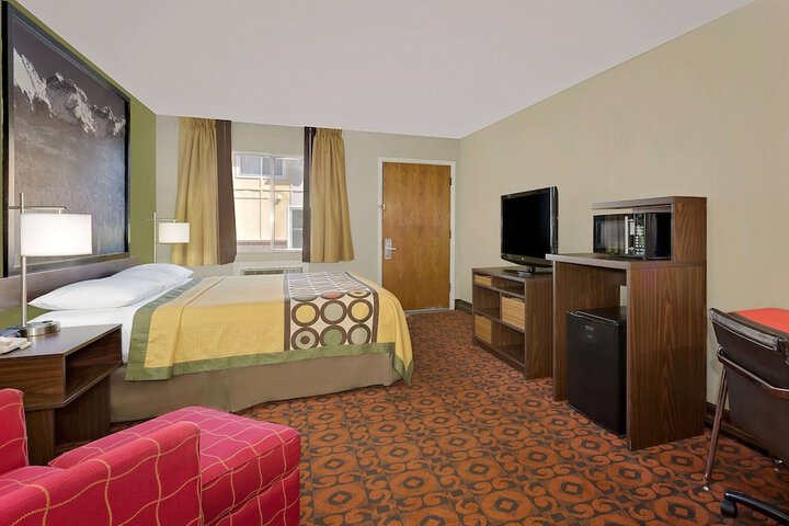 Room 11 of 15