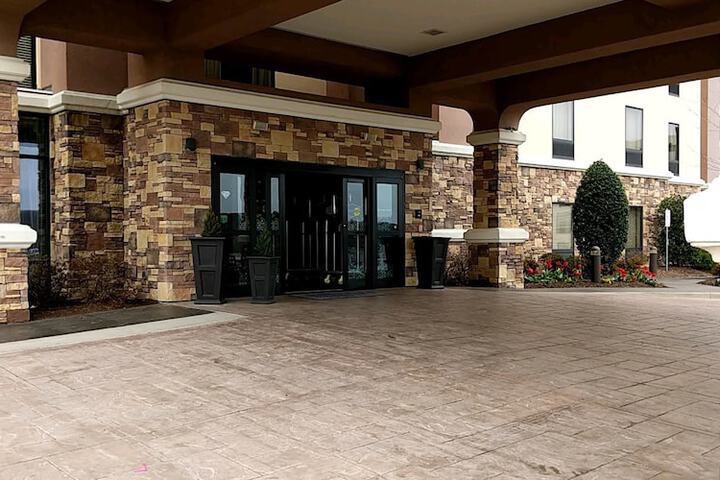 Hotel 1 of 97