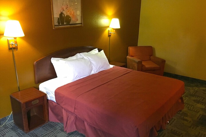 Room 10 of 12