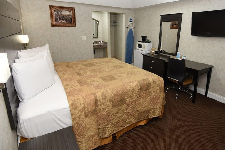 Room 9 of 35
