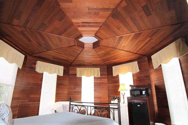 Alexanders Lodge