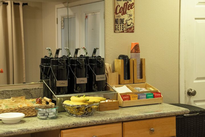 Breakfast/Coffee Service 34 of 37