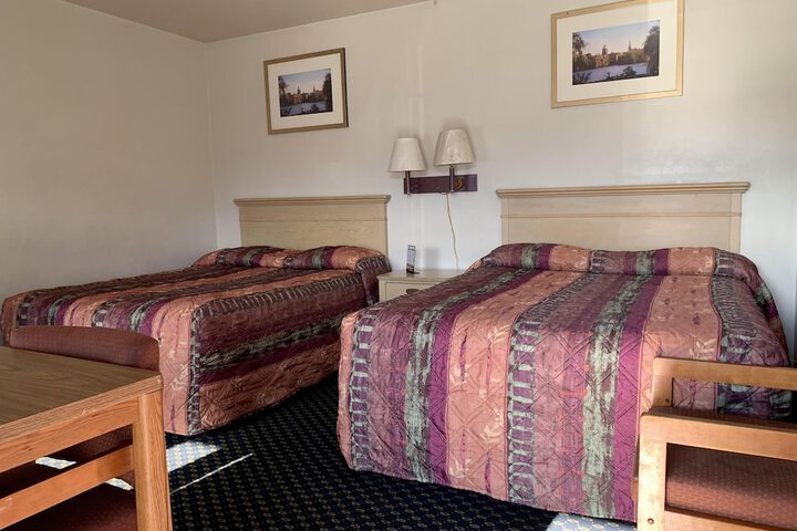 Room 10 of 13