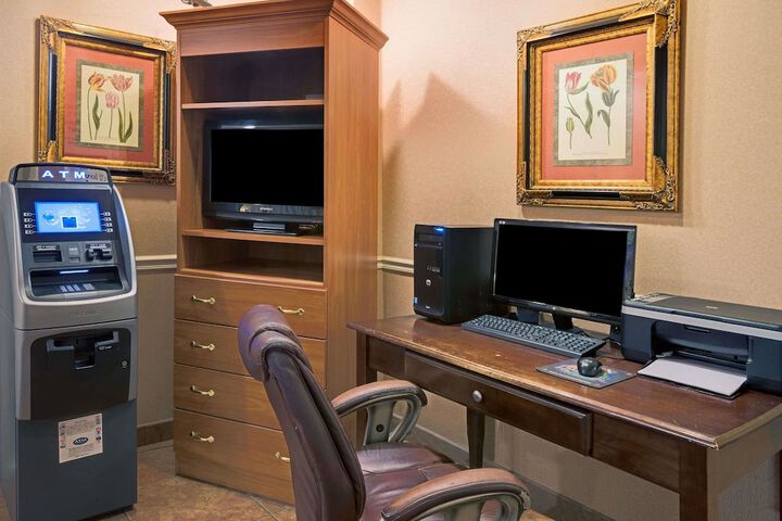 Business Center 36 of 36