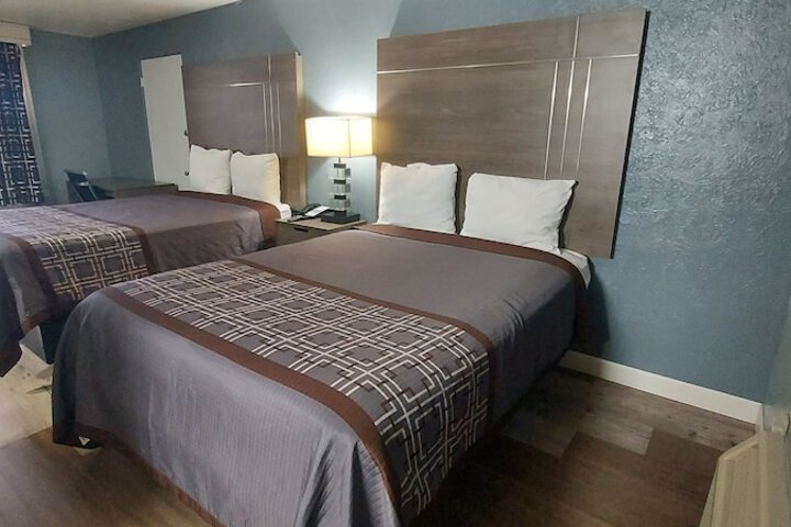 Room 6 of 8