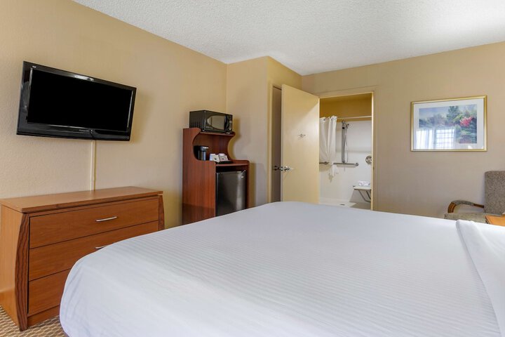 Room 20 of 49