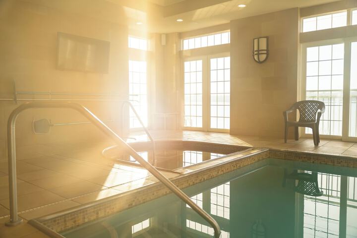 Newport Beach Hotel & Suites