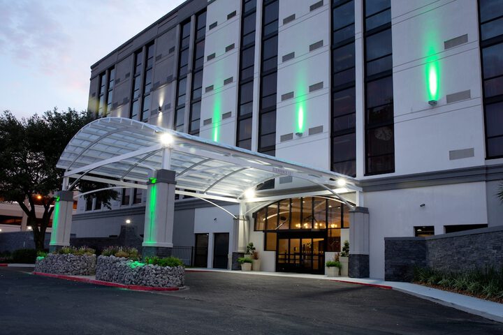 Holiday Inn Alexandria - Downtown by IHG