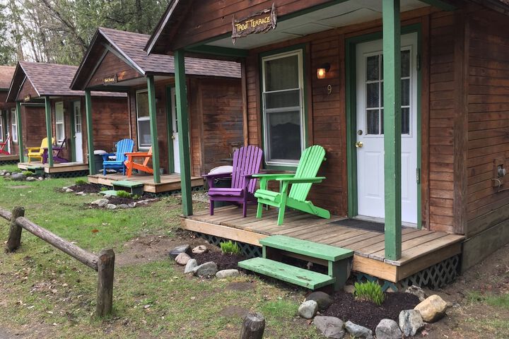 Pine Crest Motel & Cabins