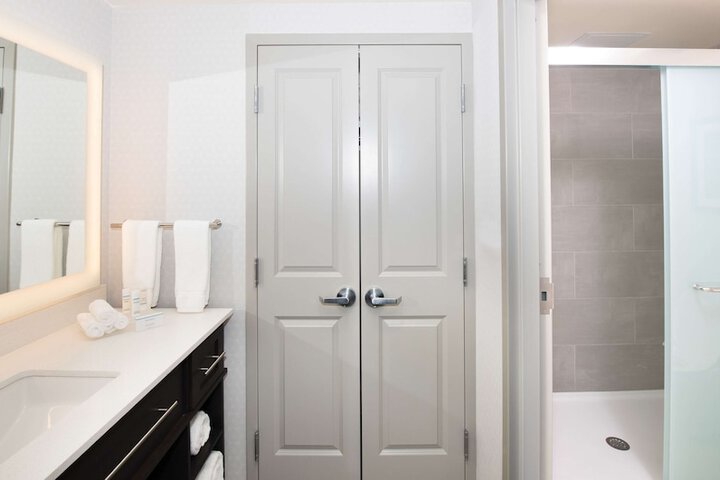 Room 32 of 52