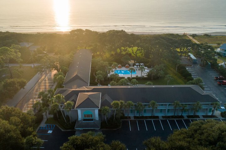 The Beachview Club