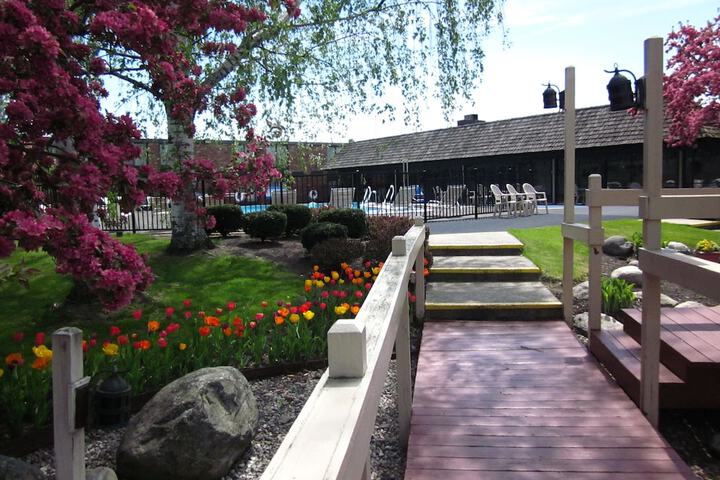 Hotel Exterior 113 of 113