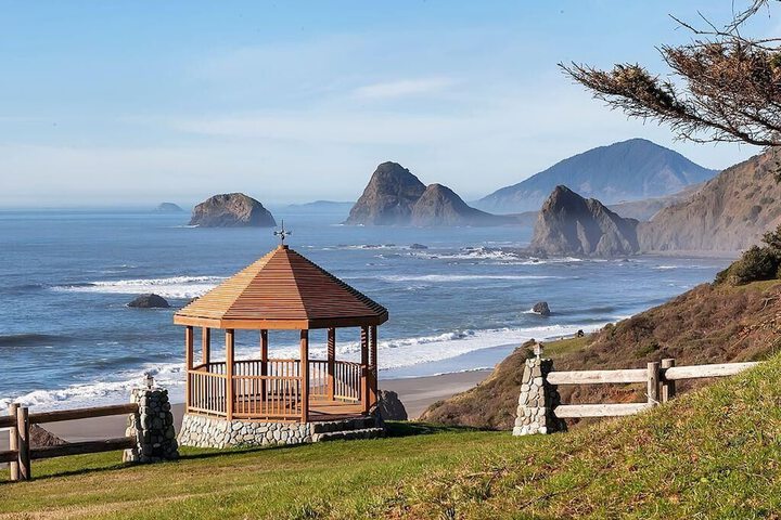 Lx28: Gold Beach Oceanfront Estate