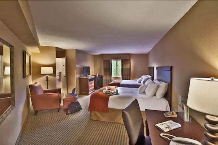 Room 32 of 62