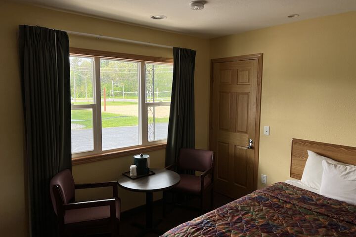 Room 95 of 443