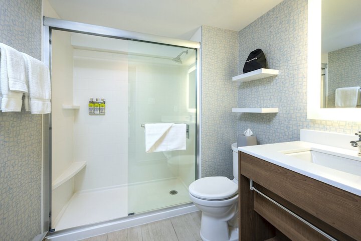 Holiday Inn Express Toronto - Downtown by IHG