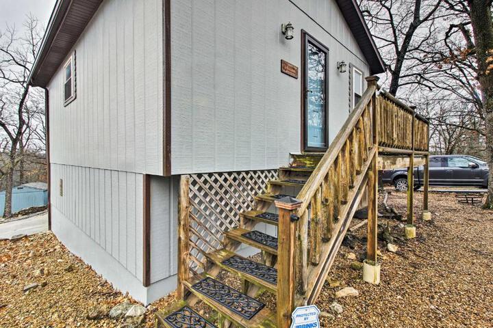 Stockton Lake Escape w / Kitchen Half Mile to Lake
