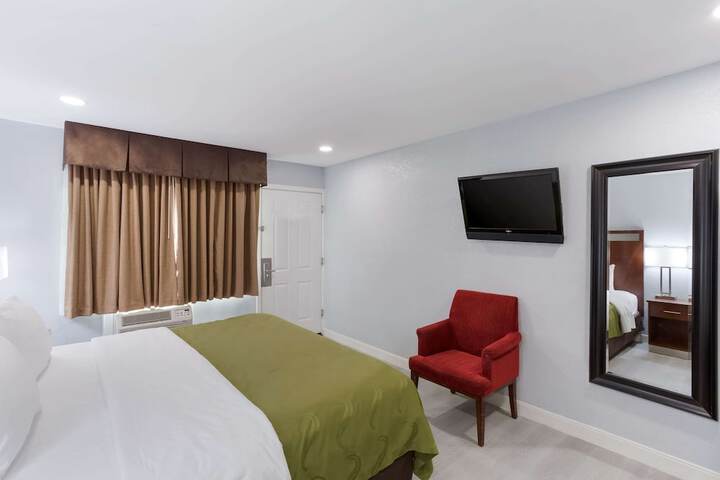 Room 19 of 37