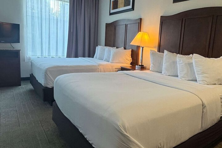 Room 9 of 33