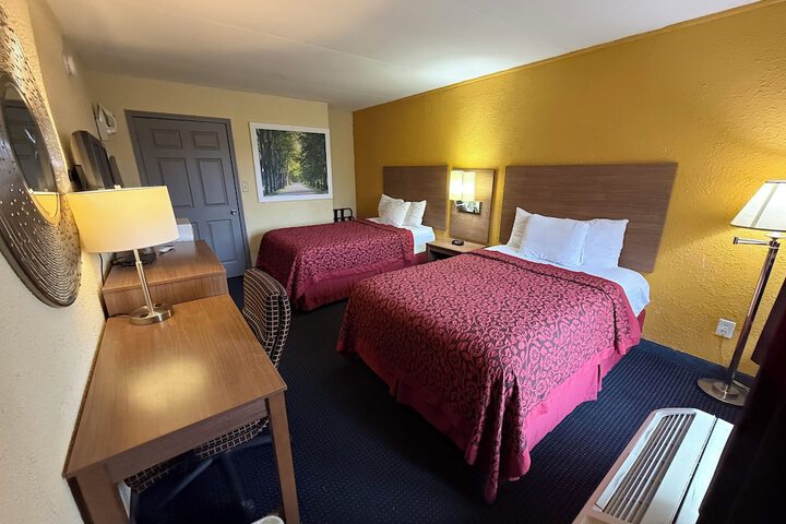 Days Inn by Wyndham Seymour