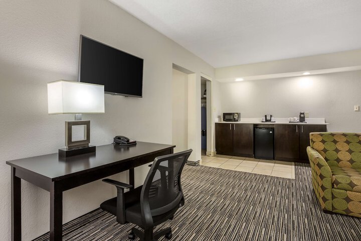 Room 14 of 32