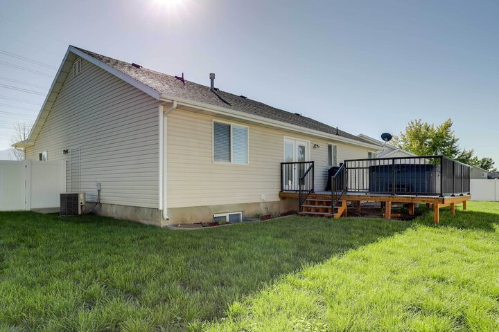 Family-friendly Clearfield Home w / Hot Tub!